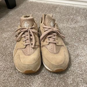 Beige Air Huaraches by Nike